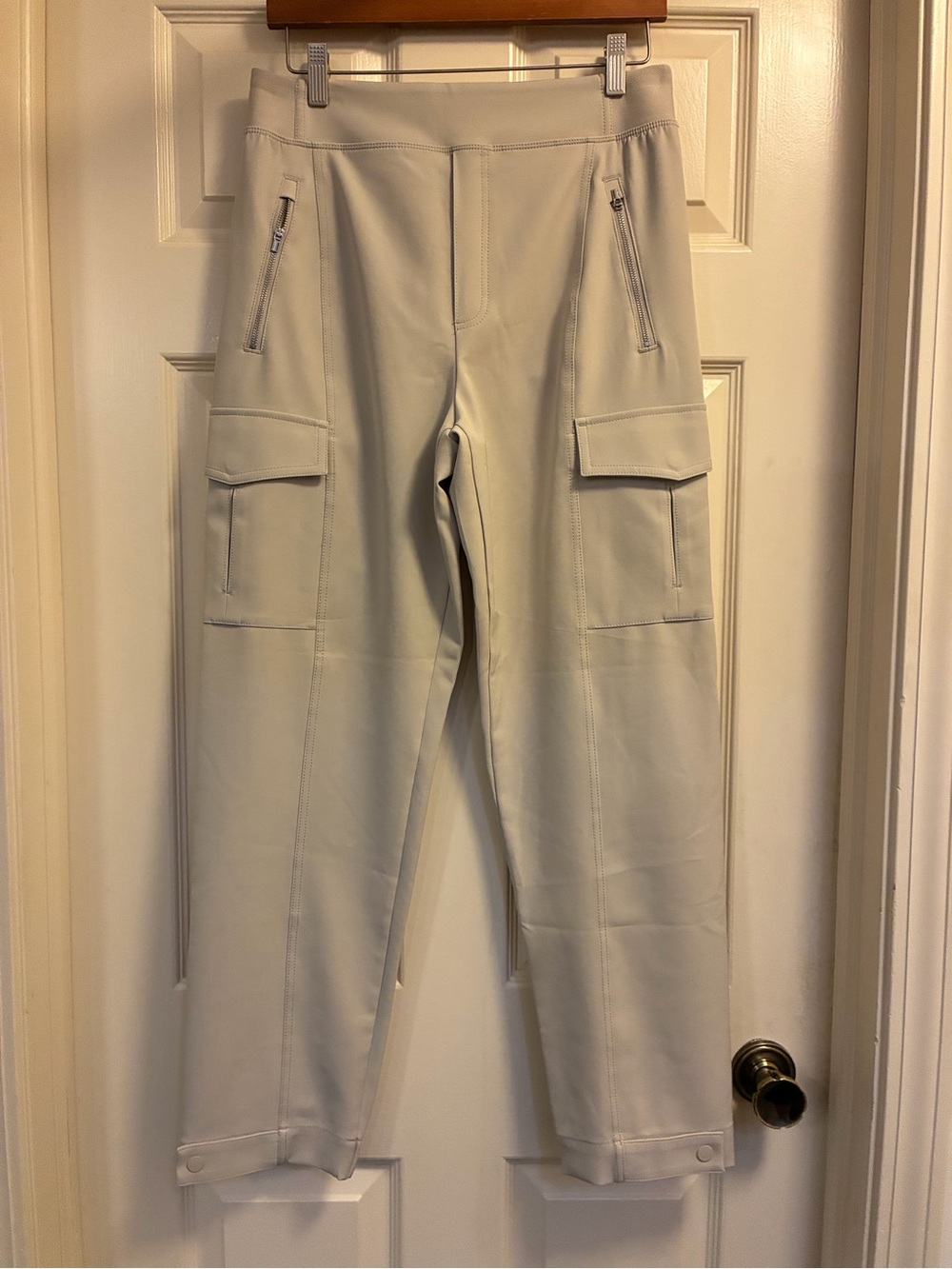 Athleta Endless High Rise Cream Cargo Jogger Pants - Modern Utility Style size 8